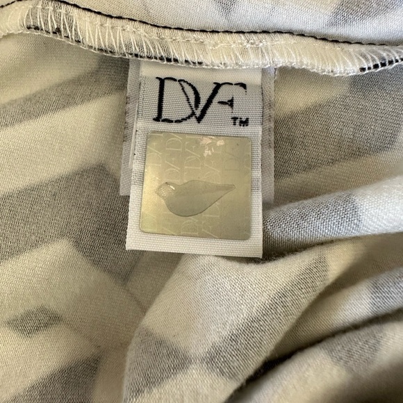 Diane Von Furstenberg Black White Abstract Graphics Valencia Wrap Dress Size 4 - Picture 6 of 9